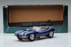 Jaguar XKSS Azul AUTOart 1:18 73510 Metal - imagem 9 de 9