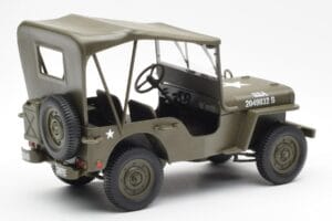 Jeep Willys Com Capota De Lona UT Models 1:18 180149002 Metal - imagem 2 de 6