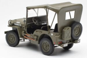 Jeep Willys Com Capota De Lona UT Models 1:18 180149002 Metal - imagem 5 de 6