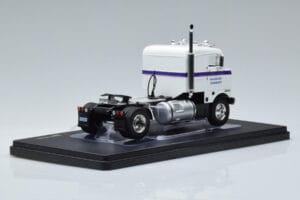 Kenworth Bullnose Ross Mackie Transport Branco IXO 1:43 TR063 Metal - imagem 2 de 6