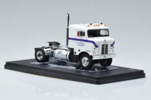 Kenworth Bullnose Ross Mackie Transport Branco IXO 1:43 TR063 Metal - imagem 4 de 6