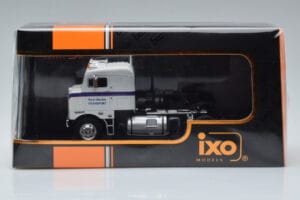 Kenworth Bullnose Ross Mackie Transport Branco IXO 1:43 TR063 Metal - imagem 6 de 6