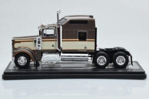 Kenworth W900 Castanho IXO 1:43 TR145 Metal - imagem 2 de 4