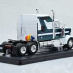 Kenworth W900 Verde Branco IXO 1:43 - image 2 of 6