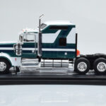 Kenworth W900 Verde Branco IXO 1:43 - image 3 of 6
