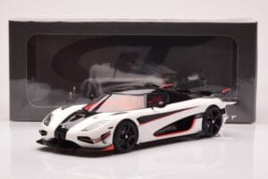 Koenigsegg Agera RS Arctic Branco GT Spirit 1:18 GT877 Resina - imagem 6 de 6