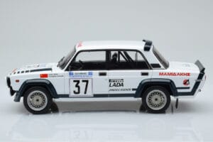 Lada 2105 VFTS #37 H. Ohu Rally Acropolis 1983 IXO 1:18 18RMC145 Metal - imagem 3 de 6