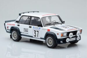 Lada 2105 VFTS #37 H. Ohu Rally Acropolis 1983 IXO 1:18 18RMC145 Metal - imagem 4 de 6