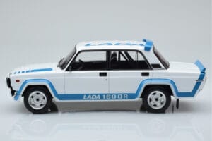 Lada 2105 VFTS Branco IXO 1:18 18CMC144 Metal - imagem 3 de 6