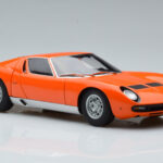 Lamborghini Miura SV Laranja AUTOart 1:18 - image 6 of 8