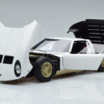 Lamborghini Miura SV Branco AUTOart 1:18 - image 2 of 8