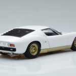 Lamborghini Miura SV Branco AUTOart 1:18 - image 3 of 8