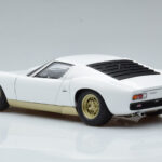 Lamborghini Miura SV Branco AUTOart 1:18 - image 7 of 8