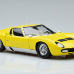 Lamborghini Miura SV Amarelo Kyosho 1:18 - image 6 of 11