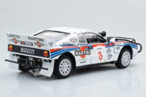 Lancia 037 Martini #8 A. Bettega / M. Perissinot Safari Rally 1985 Kyosho 1:18 08306J Metal - imagem 4 de 8