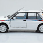 Lancia Delta HF Integrale 6 Branco Kyosho 1:18 - image 5 of 8