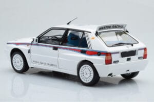 Lancia Delta HF Integrale 6 Branco Kyosho 1:18 08344E Metal - imagem 7 de 8