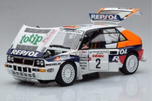Lancia Delta HF Integrale Evoluzione #2 C. Sainz / L. Moya Tour de Corse 1993 Kyosho 1:18 08348J Metal - imagem 2 de 9