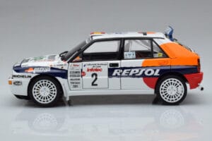 Lancia Delta HF Integrale Evoluzione #2 C. Sainz / L. Moya Tour de Corse 1993 Kyosho 1:18 08348J Metal - imagem 4 de 9