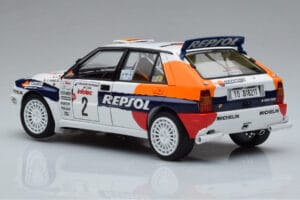 Lancia Delta HF Integrale Evoluzione #2 C. Sainz / L. Moya Tour de Corse 1993 Kyosho 1:18 08348J Metal - imagem 6 de 9
