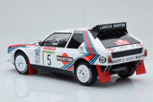 Lancia Delta S4 #5 M. Biasion / T. Siviero Rally San Remo 1986 IXO 1:18 18RMC130B Metal - imagem 5 de 6