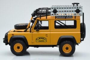 Land Rover Defender 90 Camel Trophy Borneo 1985 Almost Real 1:18 810213 Metal - imagem 4 de 8