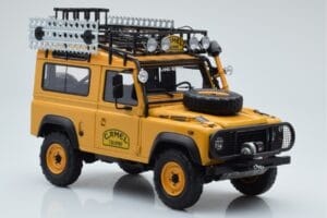 Land Rover Defender 90 Camel Trophy Borneo 1985 Almost Real 1:18 810213 Metal - imagem 6 de 8