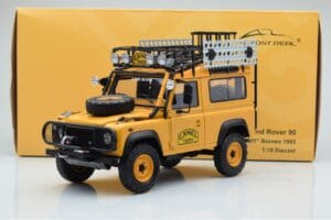Land Rover Defender 90 Camel Trophy Borneo 1985 Almost Real 1:18 810213 Metal - imagem 8 de 8