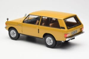 Land Rover Range Rover Classic Amarelo Almost Real 1:18 ALM810103 Metal - imagem 7 de 8