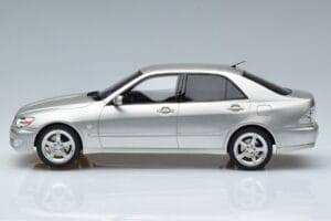 Lexus IS200 XE10 Prata Otto 1:18 OT991 Resina - imagem 3 de 6