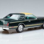Lincoln Continental Mark V Verde Escuro MCG 1:18 MCG18404 Metal - image 2 of 6