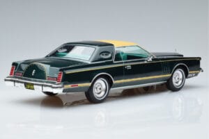 Lincoln Continental Mark V Verde Escuro MCG 1:18 MCG18404 Metal - imagem 2 de 6