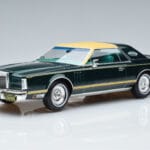 Lincoln Continental Mark V Verde Escuro MCG 1:18 MCG18404 Metal