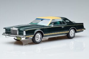 Lincoln Continental Mark V Verde Escuro MCG 1:18 MCG18404 Metal