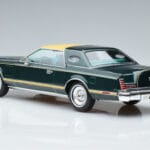 Lincoln Continental Mark V Verde Escuro MCG 1:18 MCG18404 Metal - image 5 of 6