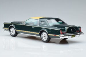 Lincoln Continental Mark V Verde Escuro MCG 1:18 MCG18404 Metal - imagem 5 de 6