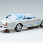 Lincoln Continental Mark V Prateado MCG 1:18 - image 2 of 6