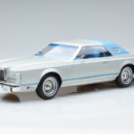 Lincoln Continental Mark V Prateado MCG 1:18