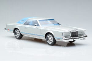 Lincoln Continental Mark V Prateado MCG 1:18 MCG18403 Metal - imagem 4 de 6
