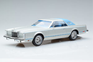 Lincoln Continental Mark V Prateado MCG 1:18