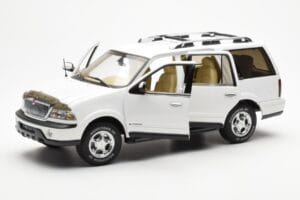 Lincoln Navigator Branco AUTOart 1:18 72761 Metal - imagem 2 de 8