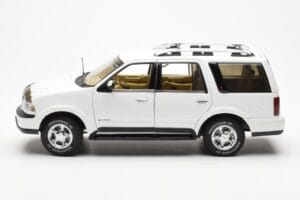 Lincoln Navigator Branco AUTOart 1:18 72761 Metal - imagem 4 de 8