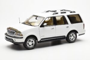 Lincoln Navigator Branco AUTOart 1:18