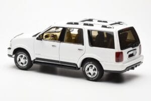 Lincoln Navigator Branco AUTOart 1:18 72761 Metal - imagem 7 de 8