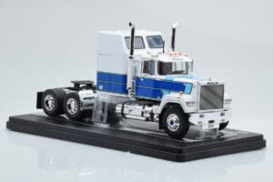 Mack Superliner Magnum Branco Azul IXO 1:43 TR165 Metal - imagem 4 de 6