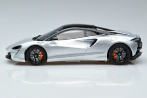 McLaren Artura Prata GT Spirit 1:18 GT873 Resina - imagem 3 de 6