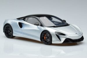 McLaren Artura Prata GT Spirit 1:18 GT873 Resina - imagem 4 de 6