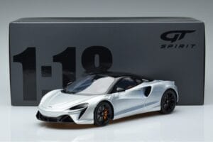 McLaren Artura Prata GT Spirit 1:18 GT873 Resina - imagem 6 de 6