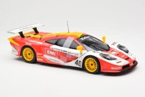 McLaren F1 GTR #40 J. O'Rourke / M. Sugden / P. Auberlein EMI 24 Hours of Le Mans 1996 UT Models 1:18 39820 Metal - imagem 4 de 6