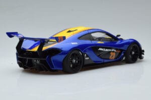 McLaren P1 GTR Azul Com Riscas Amarelas AUTOart 1:18 81542 Compósito - imagem 3 de 7